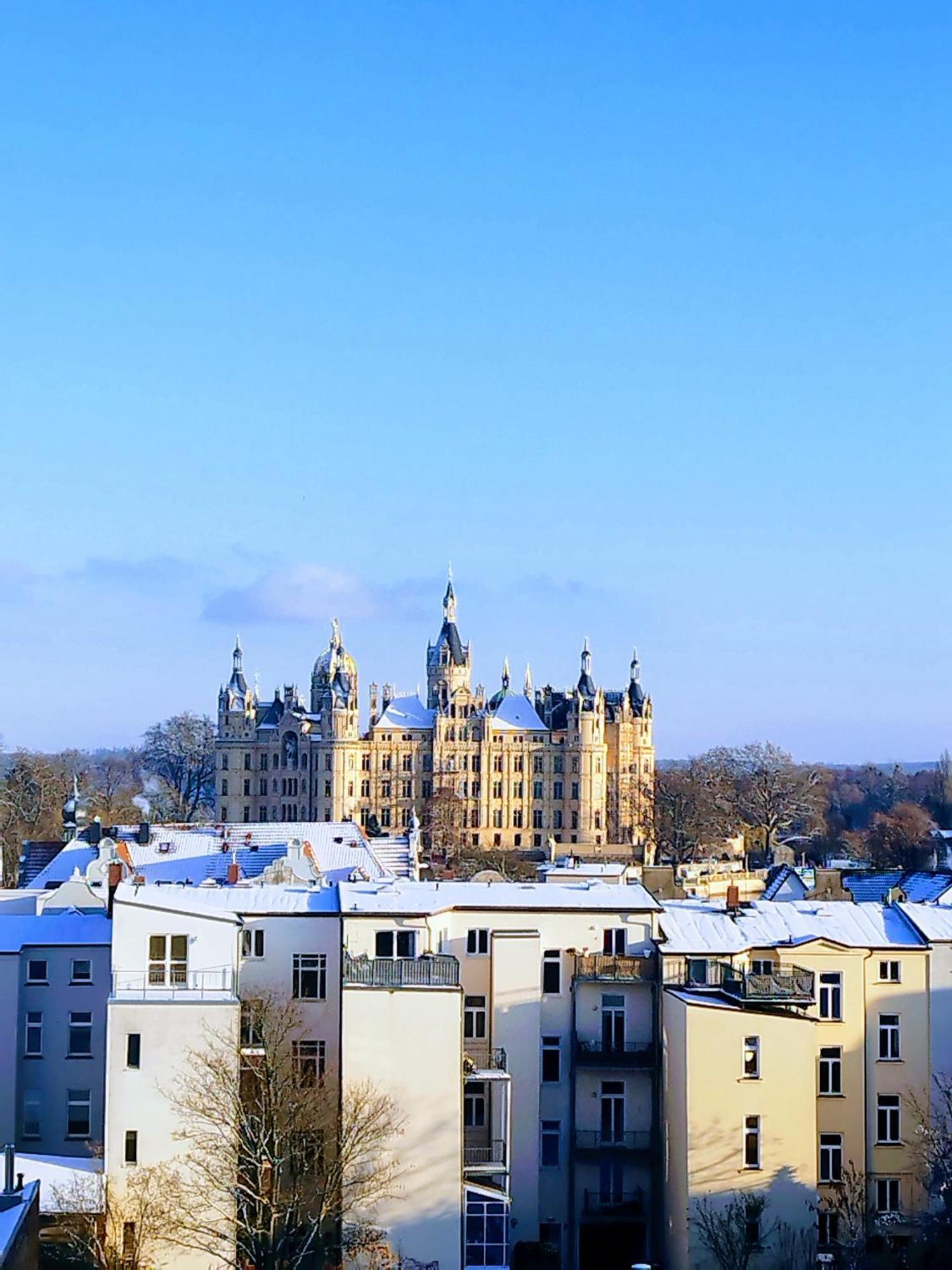 Schlosskoenig - Modernes & Zentrales Apartment Mit Balkon Und Arbeitsplatz Schwerin  Kültér fotó
