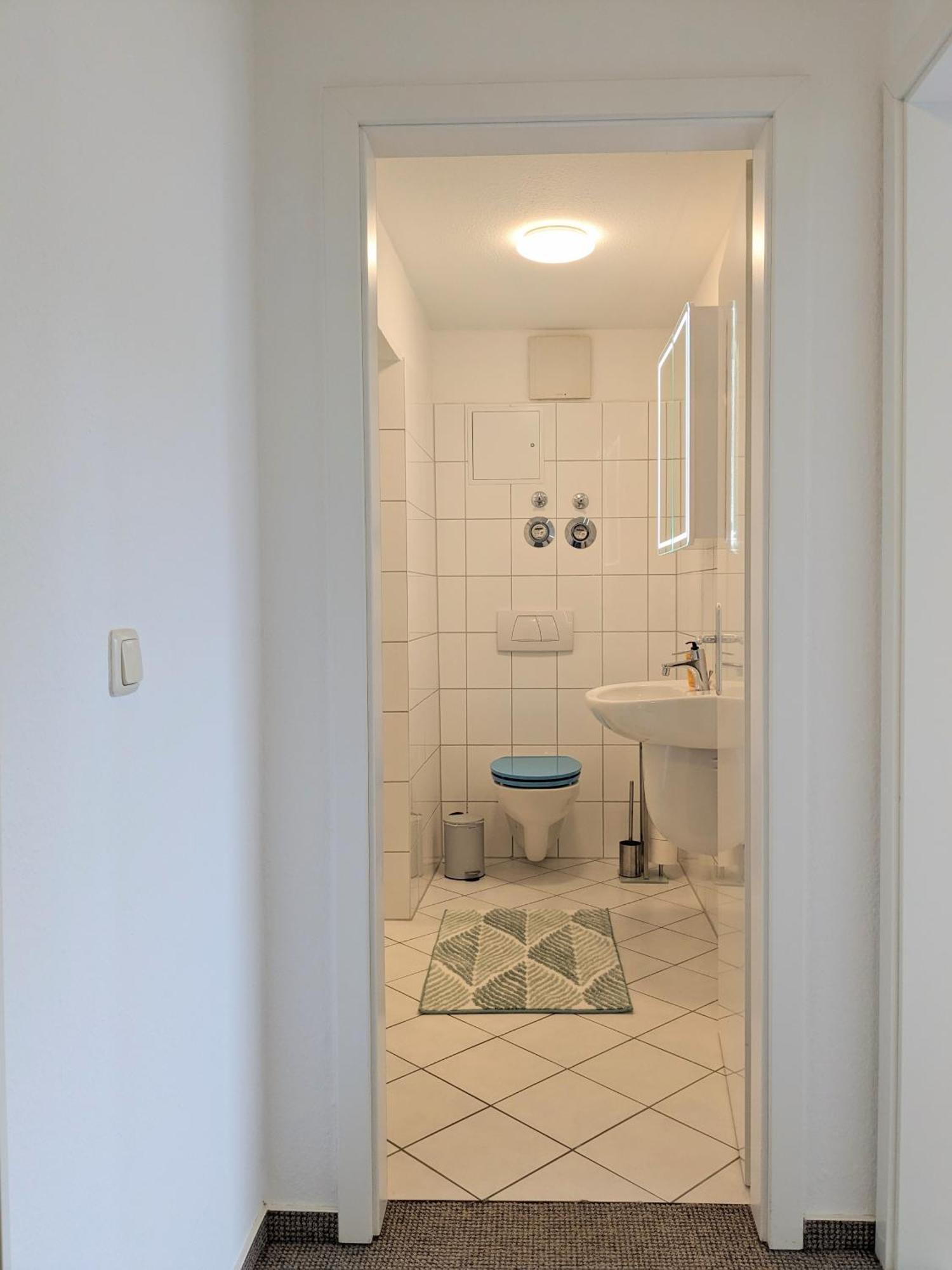 Schlosskoenig - Modernes & Zentrales Apartment Mit Balkon Und Arbeitsplatz Schwerin  Szoba fotó